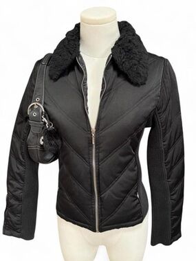 Vintage y2k Black Quilted Puffer Jacket with Faux Fur Collar